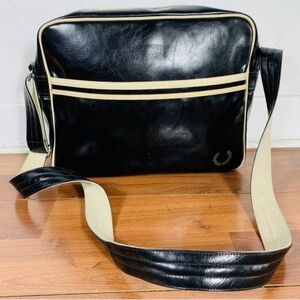 FRED PERRY Classic Black Leather Messenger Bag - Unisex